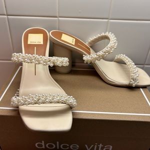 Dulce Vita vanilla pearls ivory size 7.5 3"